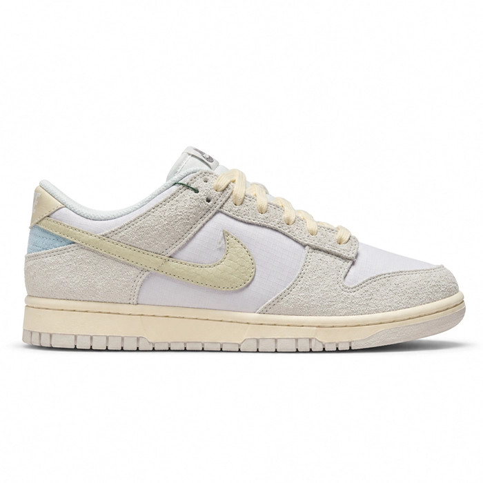 کفش کتانی وارداتی نایک دانک لو / کرم-سفید با لوگوی کرمی و جزئیات آبی روشن Nike Dunk Low